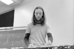 http://www.raymondeapril.com/files/gimgs/th-188_Amitiés_017x-0019_Serge Légaré_web800.jpg